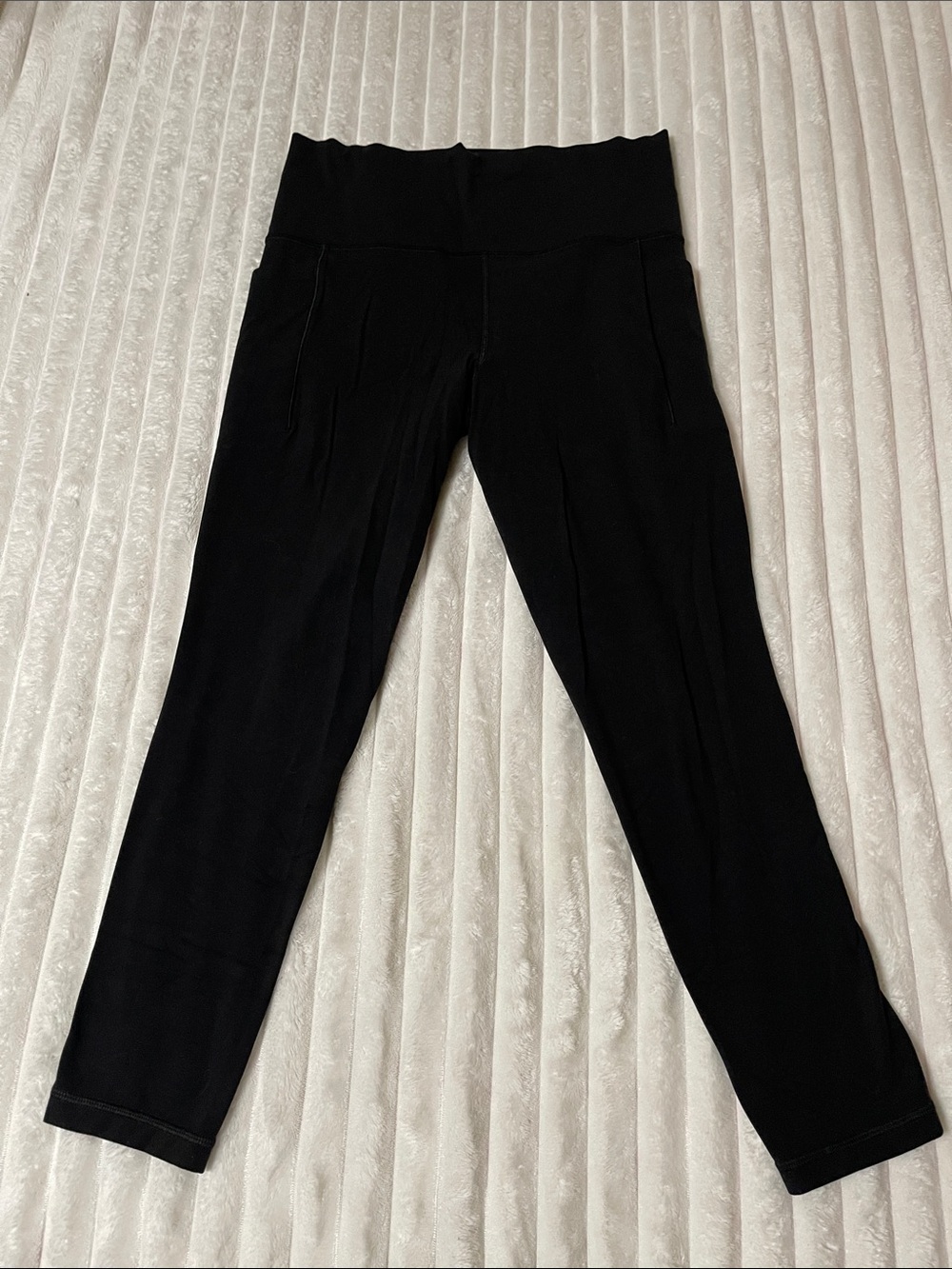 Athleta Salutation Stash 7/8 Tight | Size Medium